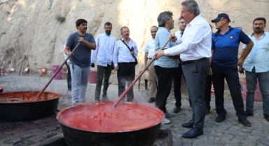 MELİKGAZİ’DE GELENEKSEL SALÇA KAYNATMA GÜNLERİ BAŞLIYOR!