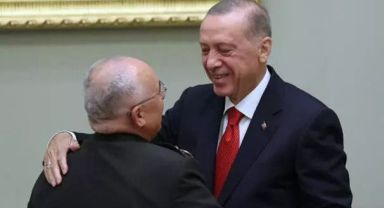 MGK toplantısında duygu dolu anlar! Musa Avsever, Cumhurbaşkanı Erdoğan'a sarıldı