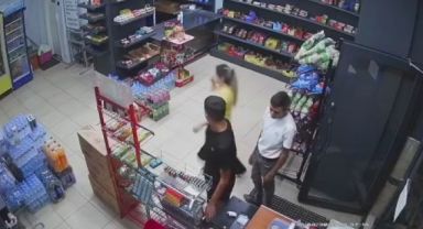 Müşteri gibi geldi, telefonu çalıp gitti