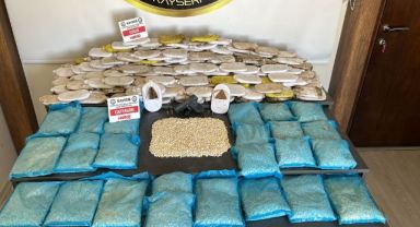 Polisten kaçan uyuşturucu tacirlerinin aracı takla attı, 25 milyon TL değerinde uyuşturucu madde ele geçirildi