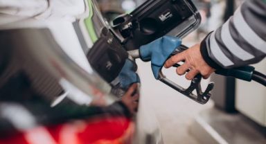Sürücülere müjdeli haber! Motorine indirim geliyor: Yarından itibaren...
