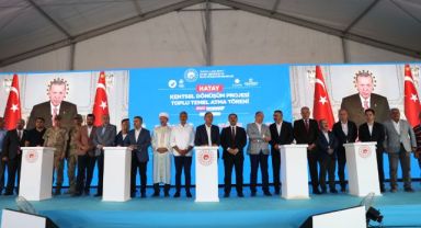 BAKAN ÖZHASEKİ DEPREM BÖLGESİNDE BAŞLANILAN İNŞAAT SAYISI AÇIKLADI: “200 BİN KONUTUN İNŞAATINA BAŞLADIK”