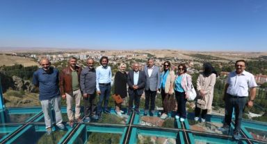 BAŞKAN BÜYÜKKILIÇ, MUHTEŞEM MANZARAYI CAM TERAS’TAN İZLEDİ