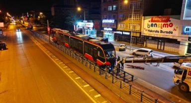 BÜYÜKŞEHİR, TALAS MEVLANA-CUMHURİYET MEYDANI RAYLI SİSTEM HATTINDA İLK TRAMVAYI RAYLARA İNDİRDİ