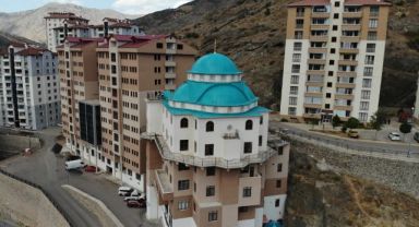 Gümüşhane’de 6 katlı apartman cami görenleri hayrete düşürüyor