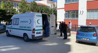 Haber alınamayan yaşlı kadın evinde ölü bulundu