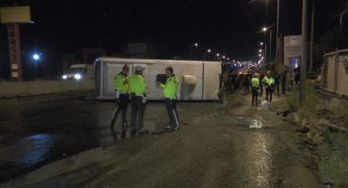Kayseri’de gece vardiyasına giden işçi servisi devrildi: 6 yaralı