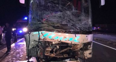 Kayseri'de yolcu otobüsü otomobile çarptı: 2 ölü, 20 yaralı