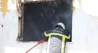 Kiracı evi yakıp kaçtı