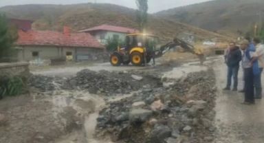 Pınarbaşı'nı sel vurdu!