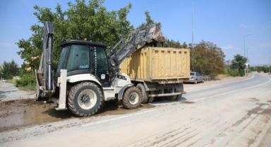 ŞİDDETLİ YAĞMUR SONRASINDA MELİKGAZİ’DE TEMİZLİK ÇALIŞMALARI YAPILDI