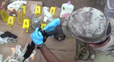 Son Dakika: İzmir'de bombalı eylem hazırlığındaki DEAŞ terör örgütü üyesi 10 şüpheli yakalandı