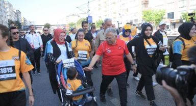 ULUSLARARASI YARI MARATON’DA KAYSERİ’YE ‘2024 SPOR ŞEHRİ’ ÜNVÂNI MÜJDESİ