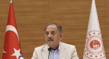 BAKAN ÖZHASEKİ DEPREM BÖLGESİNDEKİ İL MÜDÜRLERİYLE BİR ARAYA GELDİ: