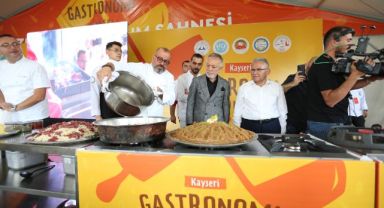 BAŞKAN BÜYÜKKILIÇ, GASTRONOMİ GÜNLERİ’NDE STANTLARI GEZDİ, ÜNLÜ ŞEFLERLE YEMEK YAPTI