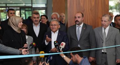 BAŞKAN BÜYÜKKILIÇ, SANATIN VE SANATÇININ YANINDA
