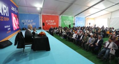 BAŞKAN BÜYÜKKILIÇ, YENİŞEHİRLİOĞLU’NUN SÖYLEŞİSİNE KATILDI, KİTAP İMZALATTI