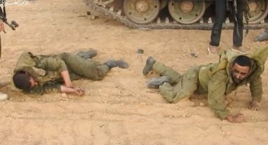 Hamas, İsrail askerlerini esir aldı!