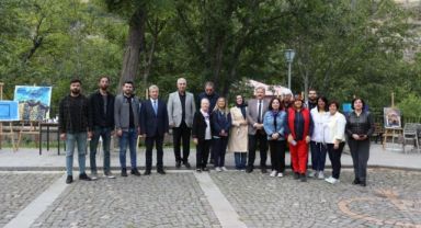 MELİKGAZİ’NİN TARİH VE KÜLTÜR ESİNTİSİ TUVALLERE YANSIYOR Tarih Kokan İlçe Gesi’de “Resim Çalıştayı” Sona Erdi