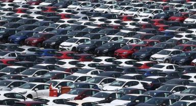 Ticaret Bakanı Ömer Bolat otomobil piyasasında düşüş sinyali verdi