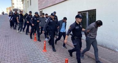 Uyuşturucu operasyonunda yakalanan 9 şahıs adliyede