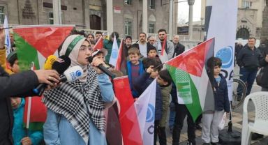 AGD'Lİ ÖĞRENCİLER FİLİSTİN İÇİN MEYDANDA