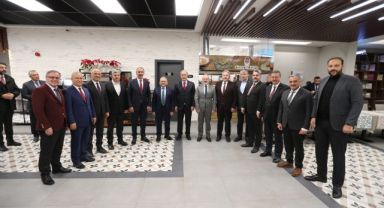 AKAR VE BÜYÜKKILIÇ’TAN İLÇE BELEDİYE BAŞKANLARI İLE İSTİŞARE TOPLANTISI