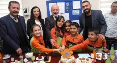BAŞKAN ÇOLAKBAYRAKDAR’DAN KOCASİNAN’DAKİ TÜM ÖĞRETMENLERE ÖZEL HEDİYE