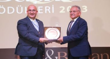 BÜYÜKKILIÇ’A, İÇ ANADOLU BÖLGESİ’NİN EN BAŞARILI BELEDİYE BAŞKANI ÖDÜLÜ