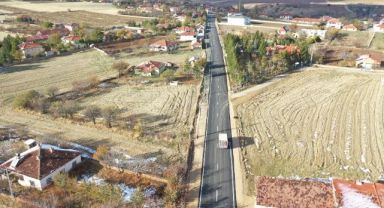 BÜYÜKŞEHİR’DEN FELAHİYE’DEKİ KİLİT YOLA GÜÇLENDİRME VE GENİŞLETME ÇALIŞMALARI