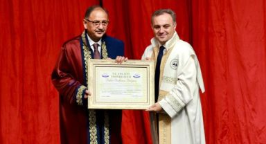 ERÜ’nün 2023-2024 Akademik Yıl Açılış Töreninde Bakan Özhaseki’ye Fahri Doktora Unvanı Verildi 
