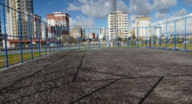 GENÇ DOSTU BELEDİYEDEN İLÇEYE 18 ADET FUTBOL SAHASI