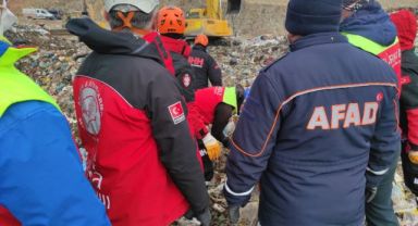 Kaybolan işçinin cenazesi tonlarca çöpün altında bulundu