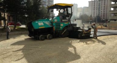MELİKGAZİ’NİN ASFALT ÇALIŞMALARI İLE İLÇENİN ULAŞIM KONFORU ARTIYOR