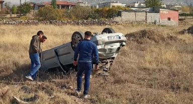 Yoldan çıkan otomobil takla attı