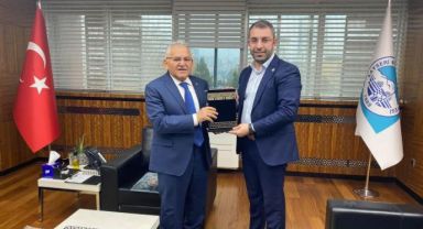 BAŞKAN BÜYÜKKILIÇ’A KARAPINAR BELEDİYE BAŞKANI GÜNEŞ VE UMUT ÇINARI DERNEĞİ’NDEN ZİYARET