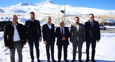 BÜYÜKKILIÇ: “ERCİYES DÖRT MEVSİM HEM ÜLKEMİZİN HEM DE DÜNYANIN GÖZDESİ”