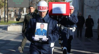 Evinde hayatını kaybeden emekli Astsubay toprağa verildi
