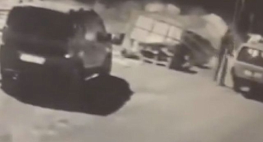 Hırsız 2 metrelik demir profili arabaya sığdırarak çaldı