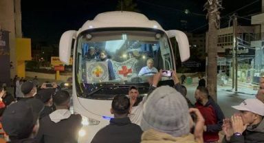 İsrail serbest bırakmadan önce işkence etmiş! Tecavüz tehdidi, kelepçeleyip dövmüşler, üzerlerine işemişler