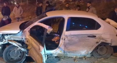 Kayseri'de feci kaza: Araçta sıkışan şoförü ekipler çıkardı