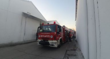 Kayseri'de iş yeri deposunda çıkan yangını itfaiye söndürdü