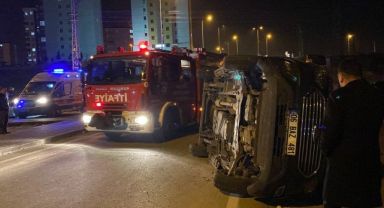 Kayseri'de otomobil ile çarpışan ticari araç devrildi: 7 yaralı