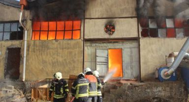 KAYSERİ İTFAİYESİ'NDEN 10 ARAÇ, 37 PERSONEL İLE OSB'DEKİ YANGINA MÜDAHALE