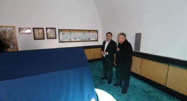 VALİ ÇİÇEK VE BAŞKAN BÜYÜKKILIÇ, MELİK MEHMET GAZİ’Yİ KABRİ BAŞINDA DUALARLA ANDI