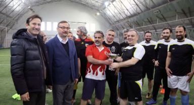 .10 Ocak Çalışan Gazeteciler Günü dolayısıyla Erciyes Üniversitesi İletişim Fakültesi Futbol Takımı ile Kayseri Gazeteciler Cemiyeti Futbol Takımı arasında dostluk maçı yapıldı.
