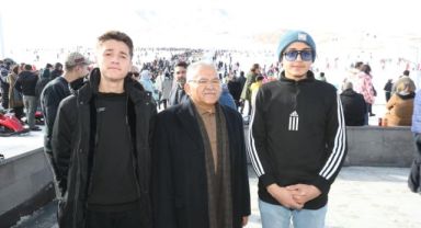 BAŞKAN BÜYÜKKILIÇ, SEZONU AÇAN ERCİYES'TE YERLİ VE YABANCI KAYAK SEVERLERLE BULUŞTU