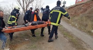 Devrilen mikser içerisinde sıkışan sürücü kurtarıldı