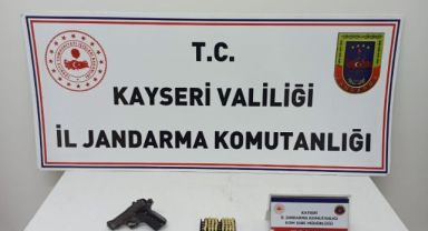 Gazinoda ruhsatsız tabanca ve uyuşturucu ele geçirildi