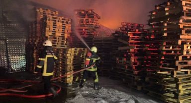 Kayseri’de Palet Üretim Tesisi’nde çıkan yangın 1 saatte kontrol altına alındı